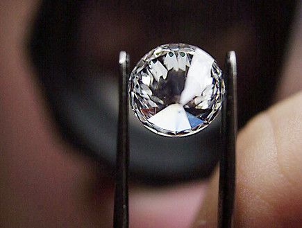 יהלום במפעל יהלומים בלגי