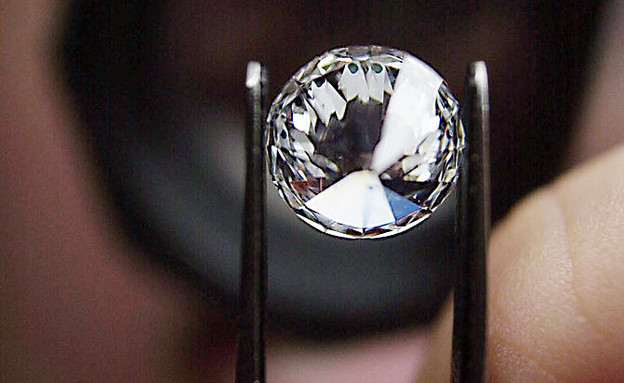 יהלום במפעל יהלומים בלגי (צילום: Paul O''Driscoll, GettyImages IL)