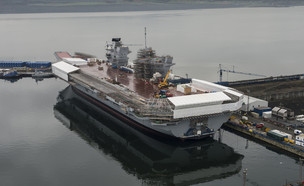 הספינה HMS המלכה אליזבת' במהלך בנייתה (צילום: משרד הביטחון הבריטי)
