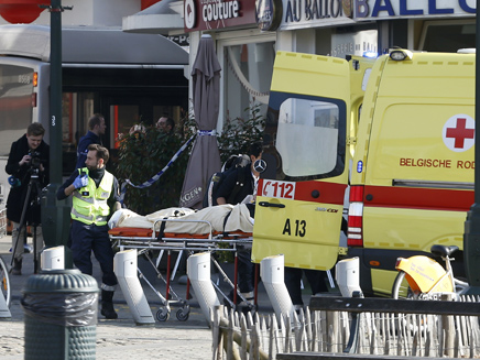 חיילים בפריז בעקבות פיגועי הטרור (צילום: רויטרס)