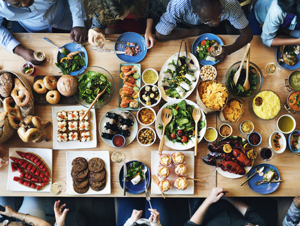שולחן אוכל גורמה (צילום: Rawpixel.com, Shutterstock)