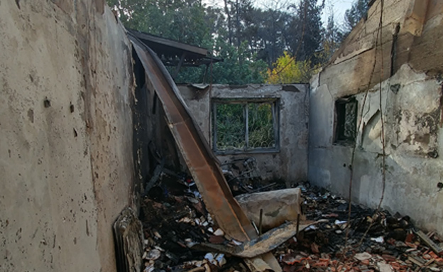 בית שנשרף בזכרון יעקב (צילום: אהרון פרייס)