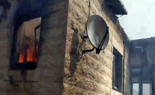 בית נשרף בנטף (צילום: חדשות 2)