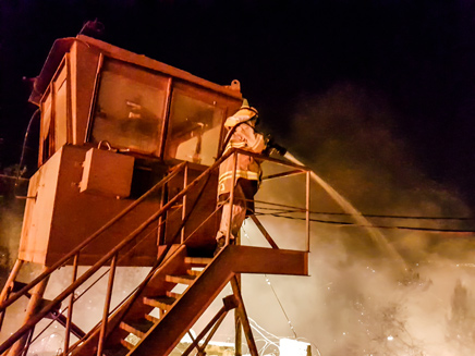 שריפה בנווה יאיר, הערב (צילום: Ehud Amiton/TPS)