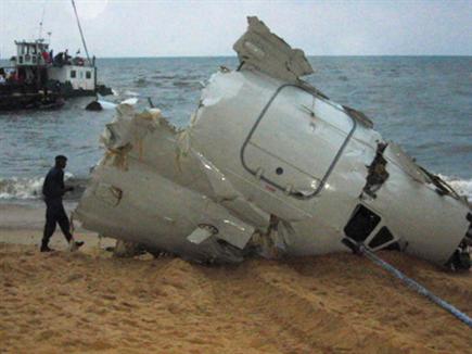 שרידי המטוס בו נהרגו 18 שחקני נבחרת זמביה (Getty) (צילום: ספורט 5)