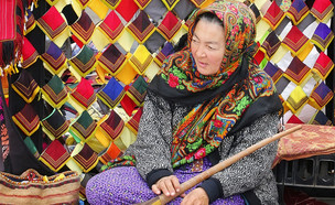 אישה בשוק של אשגאבט (צילום: Shutterstock)