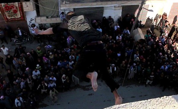 דאע"ש מוציא להורג הומוסקסואלים (צילום: המדיה החברתית של דאע"ש)