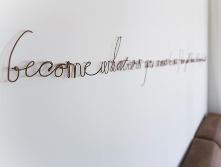 נעמי קניון, כתובת על קיר (11) (צילום: שי אפשטיין)