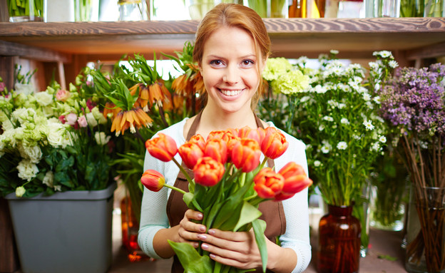 מוכרת בחנות פרחים (אילוסטרציה: Shutterstock)