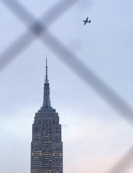 מטוסים מעל ניו יורק (צילום: twitter)