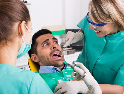 רופא שיניים (צילום: Shutterstock)