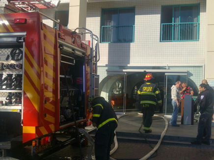 מלון נובה: הושגה שליטה באש (צילום: כב