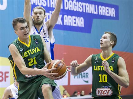 הליטאים חגגו (FIBA) (צילום: ספורט 5)