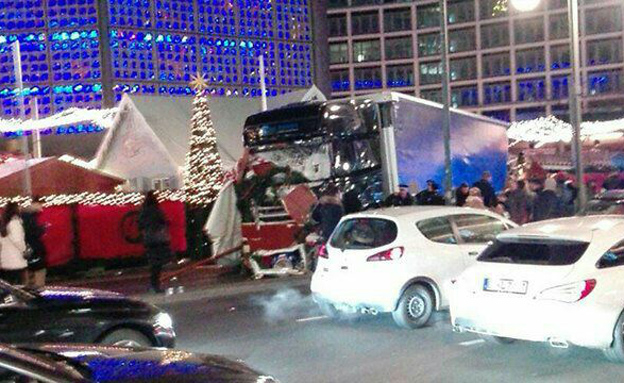 משאית התנגשה באנשים בשוק כריסמס בברלין