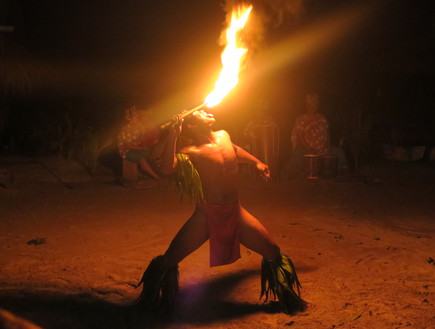 ריקוד אש בטהיטי (צילום: אביחי בן צור, mako חופש)