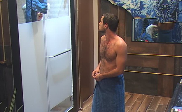 דן ושני מדברים מקלחת (צילום: מתוך האח הגדול 8 , שידורי קשת)