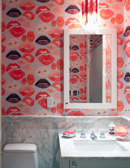 טפט שפתיים בחדר הרחצה (צילום: vousta)