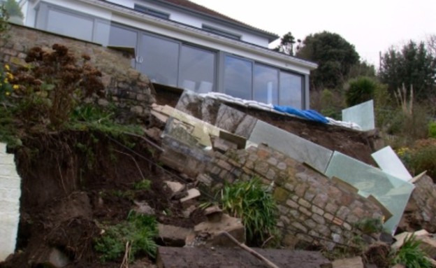 אסונות בבתים 11, התפרק (צילום: ITV)