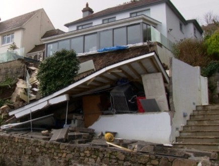 אסונות בבתים 12, התפרק (צילום:  ITV)
