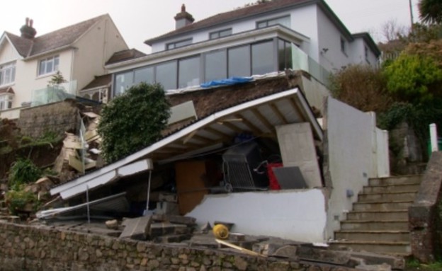 אסונות בבתים 12, התפרק (צילום:  ITV)