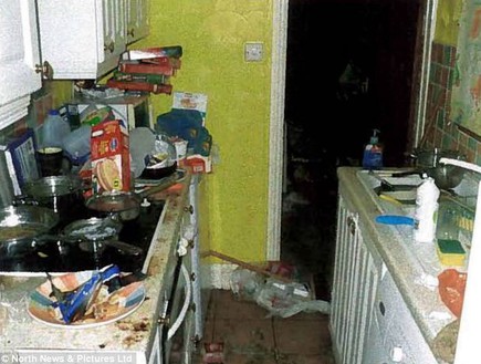 אסונות בבתים 04, מלוכלך (צילום: North News & Pictures Ltd)