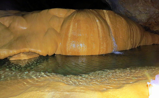 מערות עם נהר תת קרקעי (צילום: משה פויסטרו)