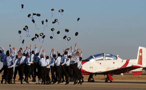 סיום קורס טיס (ארכיון) (צילום: אריאל חרמוני, משרד הביטחון)