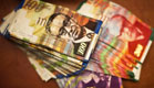 שטרות כסף ישראלי, שקל (צילום: רויטרס)