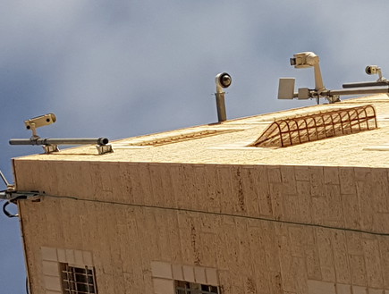 מצלמות אבטחה על בית יהונתן בשכונת בטן אל הווא (צילום: בצלם)