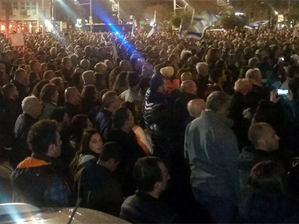 אלפים הגיעו לכיכר (צילום: חדשות 2)