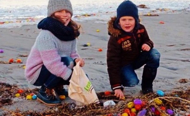 ביצי קינדר נשטפו לחוף (צילום: מתוך instagram)