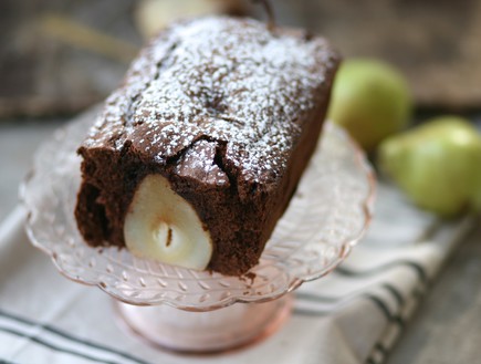 עוגת שוקולד ואגסים (צילום: קרן אגם, mako אוכל)
