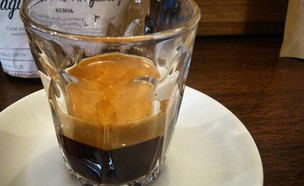כוס קפה (צילום: מיכל לויט, mako אוכל)