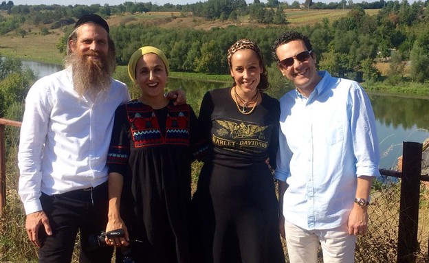 רוני ונורית אילון הירש יחד עם עדן הראל ועודד מנשה.