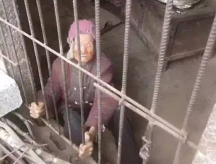 כלאו את סבתא (צילום: dailymail)