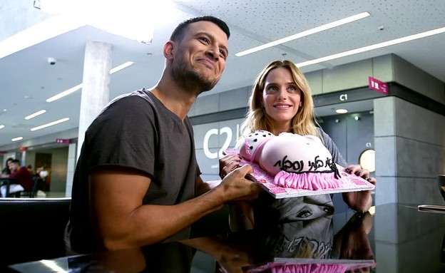 אסי עזר מפנק את רותם