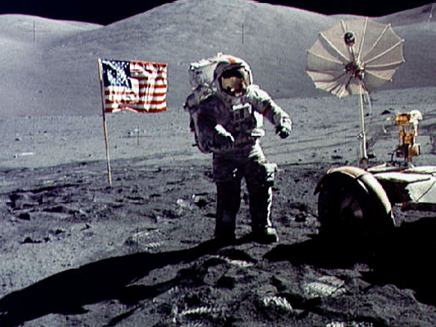סרנן בנחיתה על פני הירח (צילום: רוירטס)