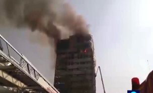 בנין נשרף בטהרן (צילום: ללא קרדיט)