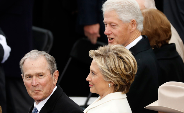 בני הזוג קלינטון והנשיא לשעבר בוש (צילום: רויטרס)