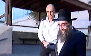 הרב פינטו משתחרר מהכלא (צילום: חדשות 2)