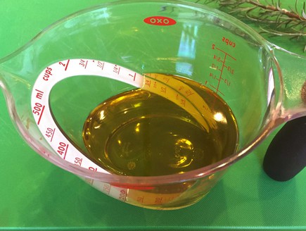 כוס מדידה של אוקסו (צילום: מירי צל דונטי, mako אוכל)