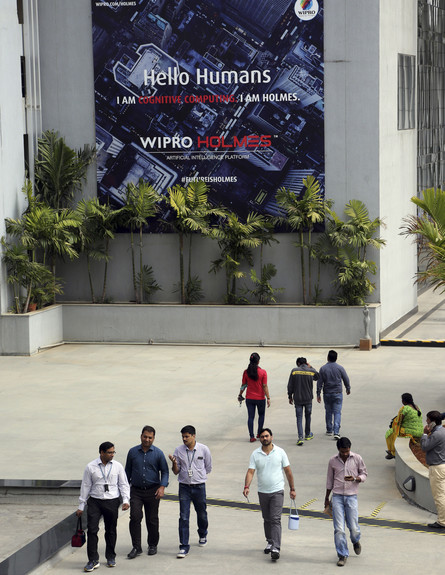 עובדים בחברת וויפרו בבנגלור (צילום: ap)