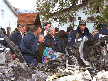 ראש הממשלה נתניהו בזירת האסון, פברואר 19 (צילום: אבי אוחיון / לע