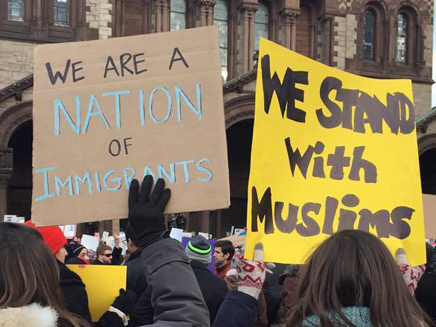 הפגנה בבוסטון נגד הצו (צילום: לימור גולצ'ין)