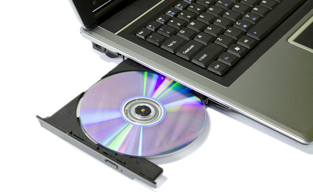 כונן תקליטורים במחשב נייד (צילום: ShutterStock)
