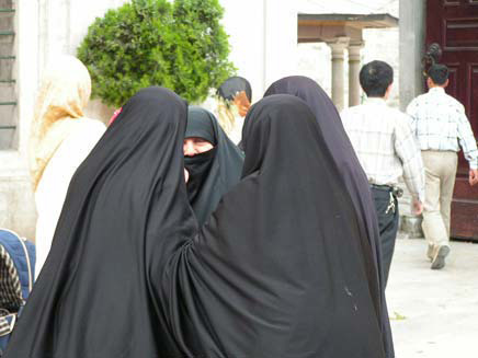 מוסלמיות בבורקה (צילום: חדשות 2)