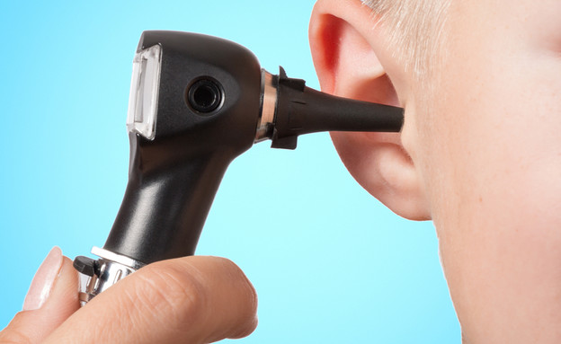 בדיקת אוזניים (צילום: Shutterstock)