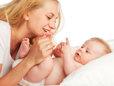 אמא עם תינוק (צילום: אימג'בנק / Thinkstock)