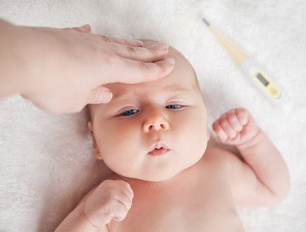 תינוק חולה (צילום: Alena Stalmashonak, Shutterstock)