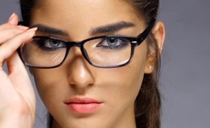 סקארה – איפור עם משקפיים (צילום: אור גץ)